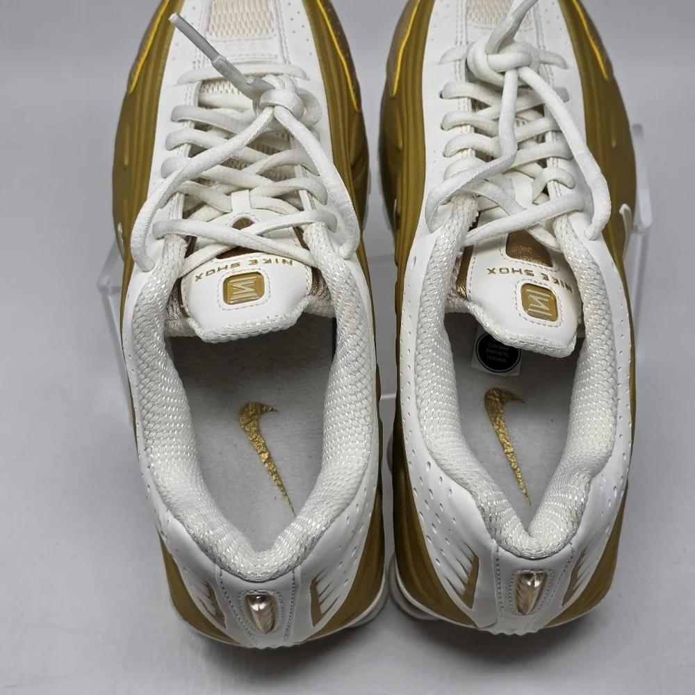 Nike Shox R4 Womens Sz 6.5 Soft Pearl/Metallic Gold Sneakers AR3565-010 New